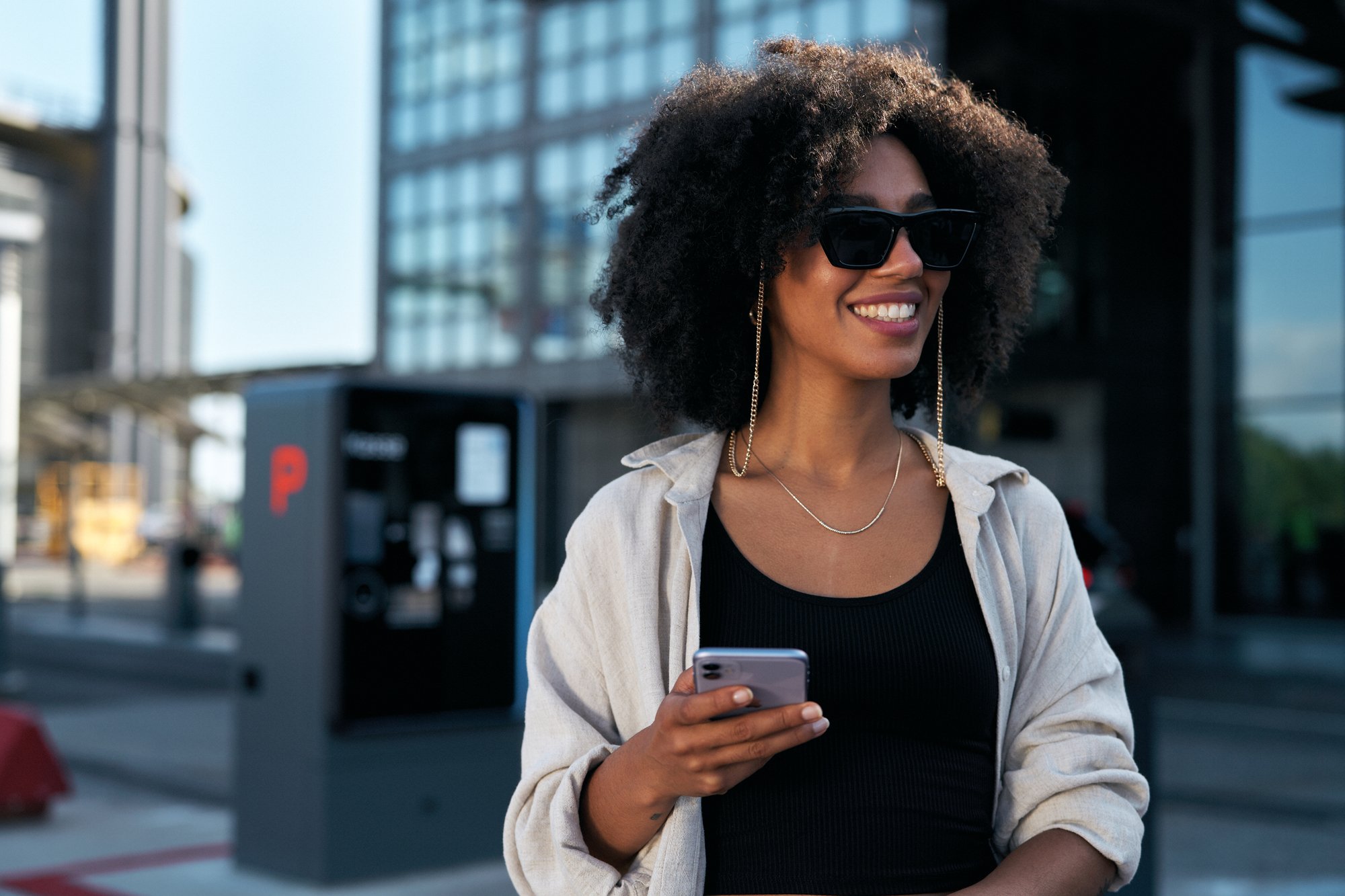smiling-customer-personalized-marketing-smartphone