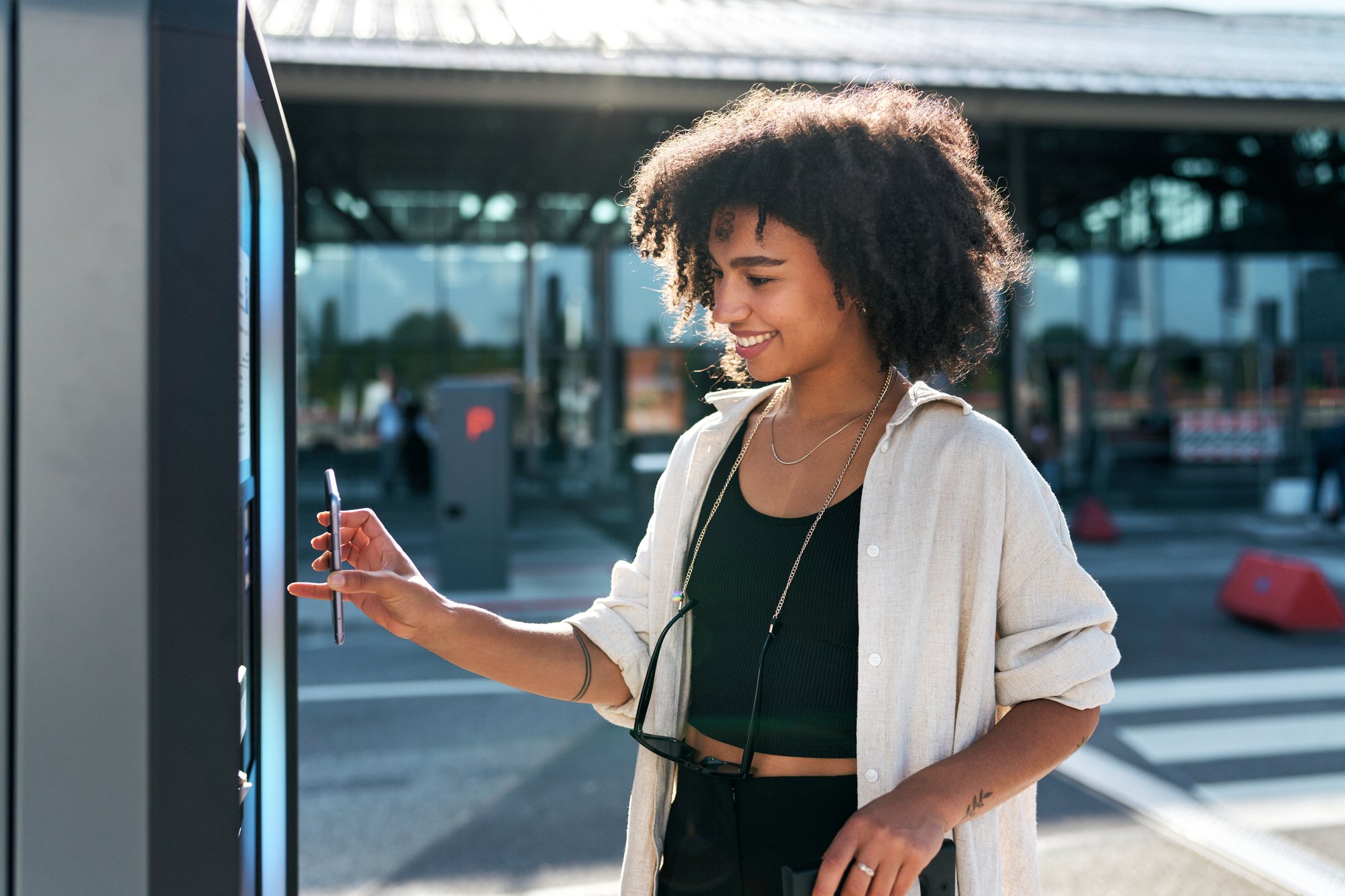 woman-paying-airport-parking-smartphone