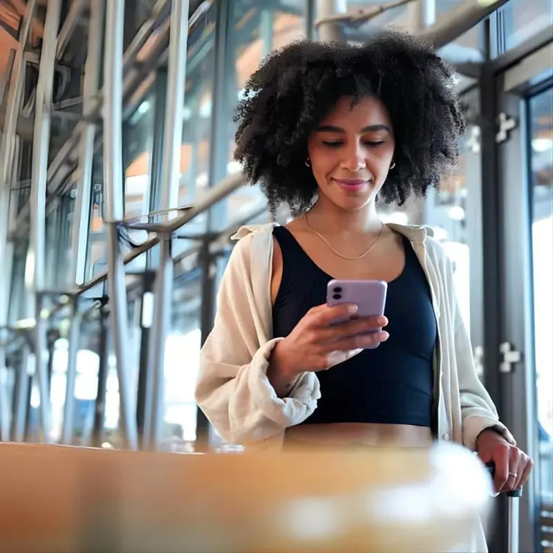 women_with_phone1770819276